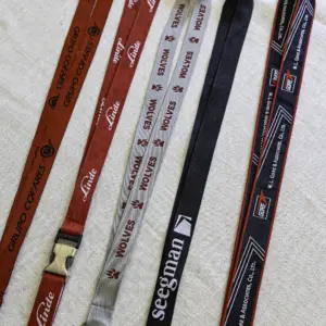 Lanyards bordados